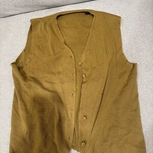 Women's Sleeveless Button-Up Top